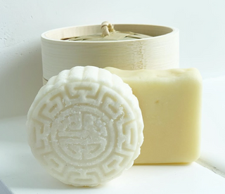 The Alchemy of Aromatics: Unraveling the Science Behind Essential Oils Shampoo