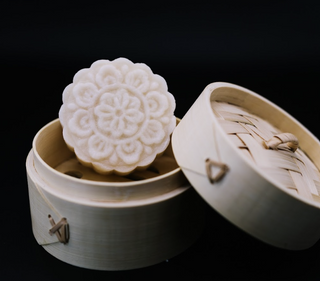 Scalp Synergies: How Essential Oils Shampoo Calms, Cleanses, and Rejuvenates