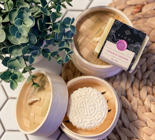 Terpene Tales: A Deep Dive into the Active Compounds of Essential Oils in Shampoo