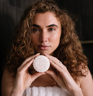 The Art and Science of Solid Shampoo Bars: Formulation and Effectiveness